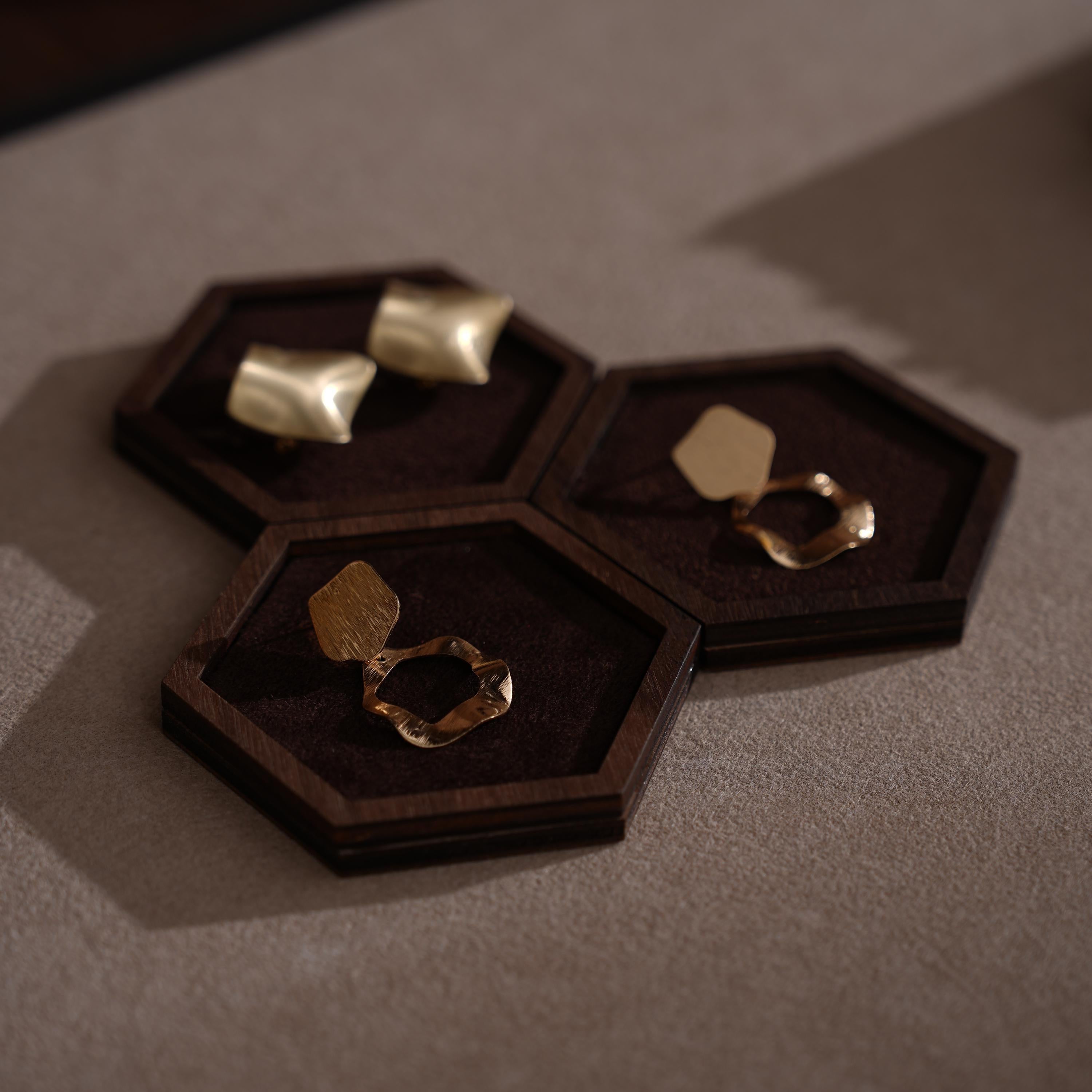 Handcrafted Walnut Veneer Jewelry Display Set | 7 Pieces | 14 Colors