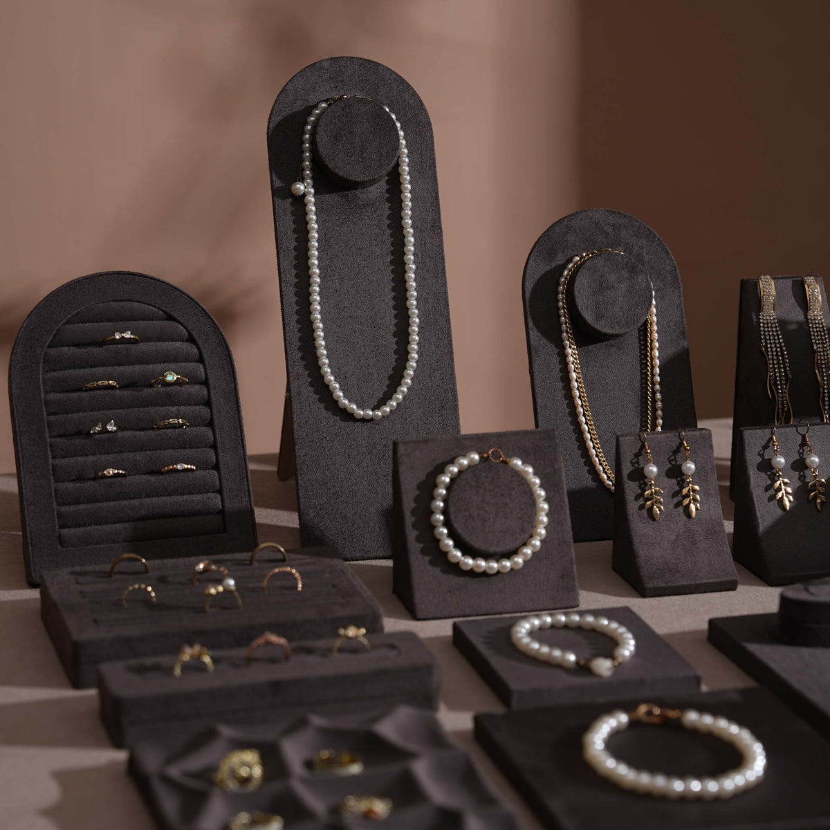 Vignette Jewelry Display Set — Dark Gray 24 Pieces