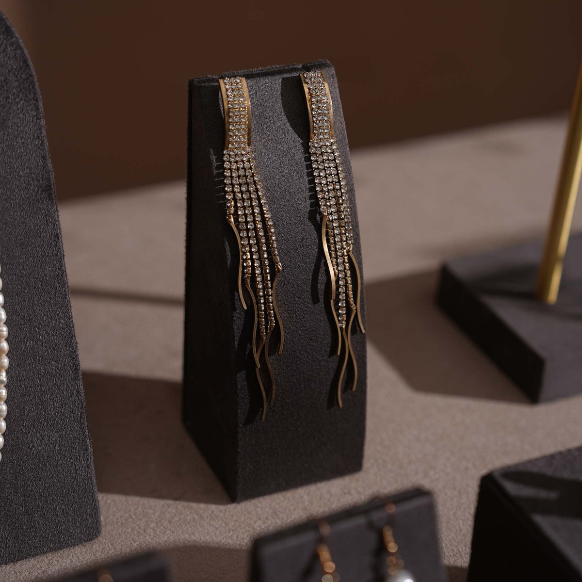 Vignette Jewelry Display Set — Dark Gray 24 Pieces