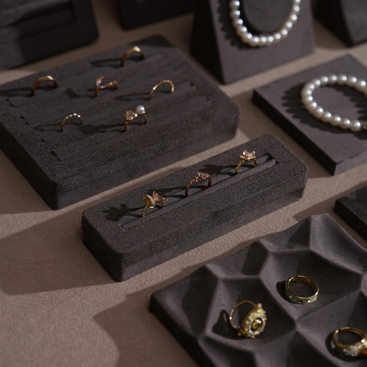 Vignette Jewelry Display Set — Dark Gray 24 Pieces