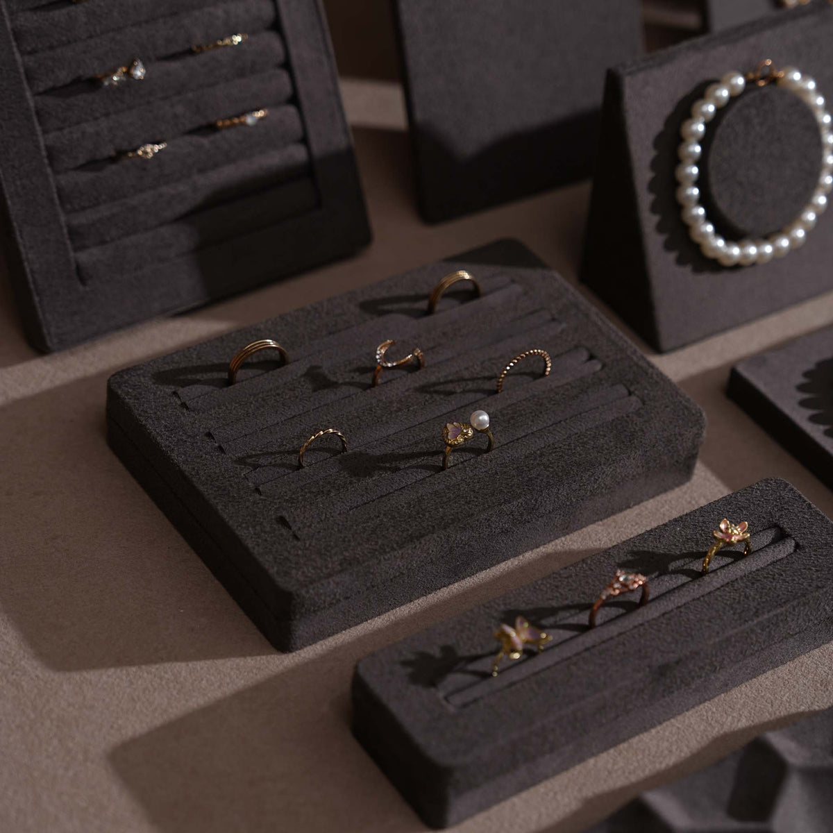 Vignette Jewelry Display Set — Dark Gray 24 Pieces