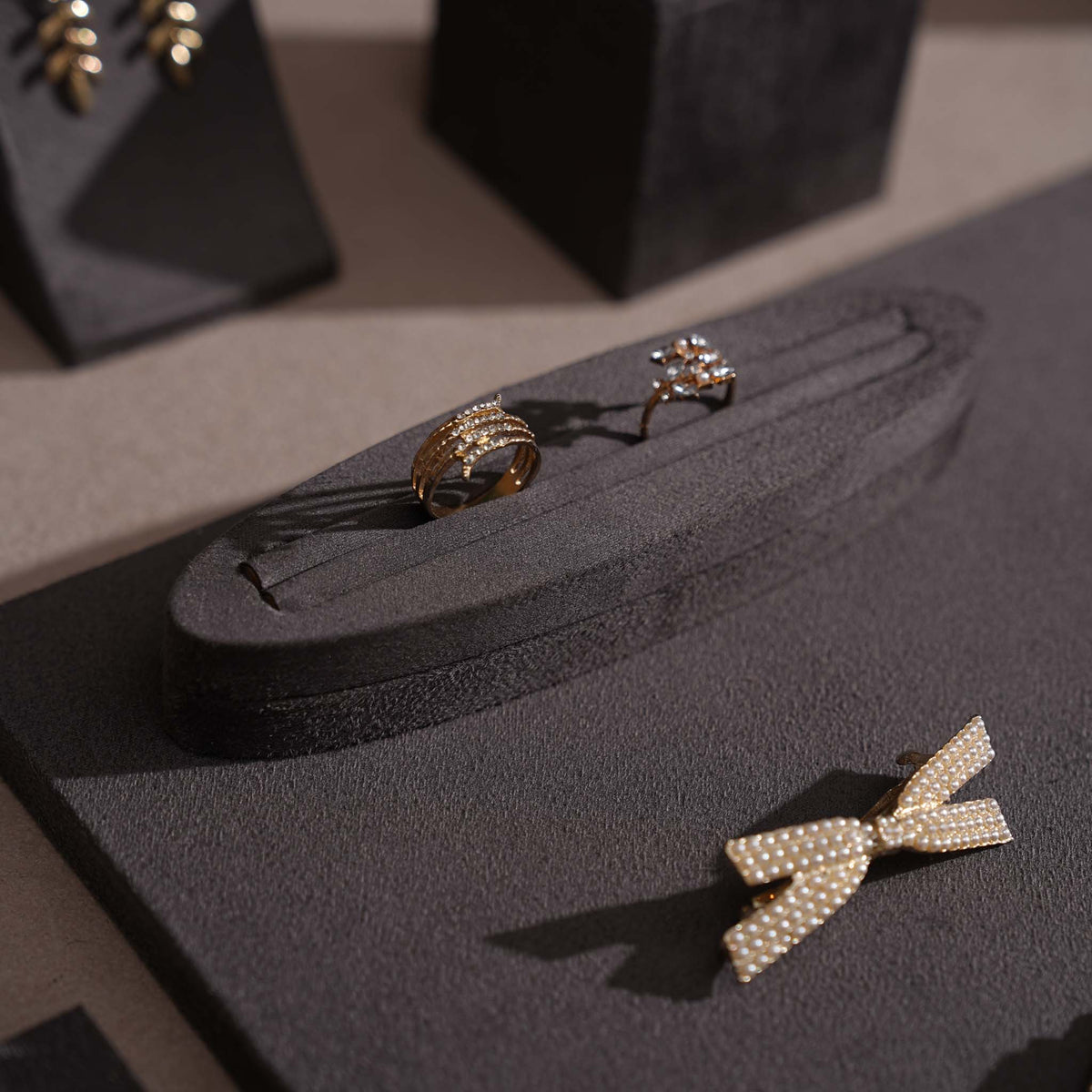 Vignette Jewelry Display Set — Dark Gray 24 Pieces