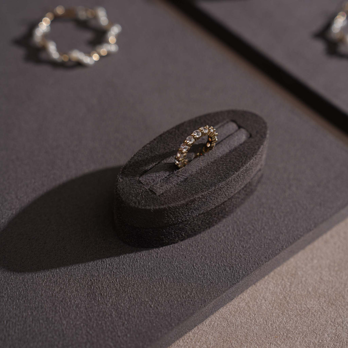 Vignette Jewelry Display Set — Dark Gray 24 Pieces