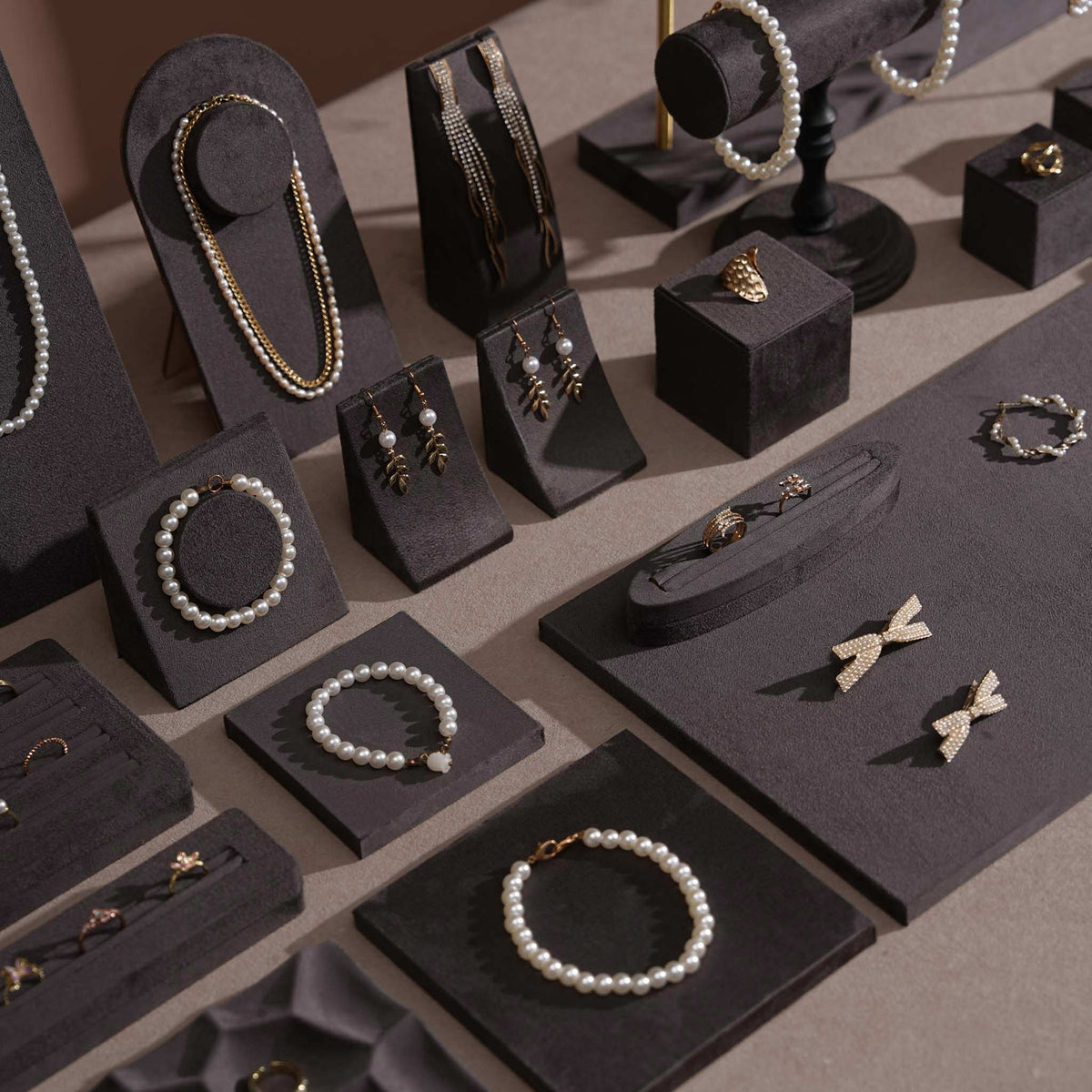 Vignette Jewelry Display Set — Dark Gray 24 Pieces