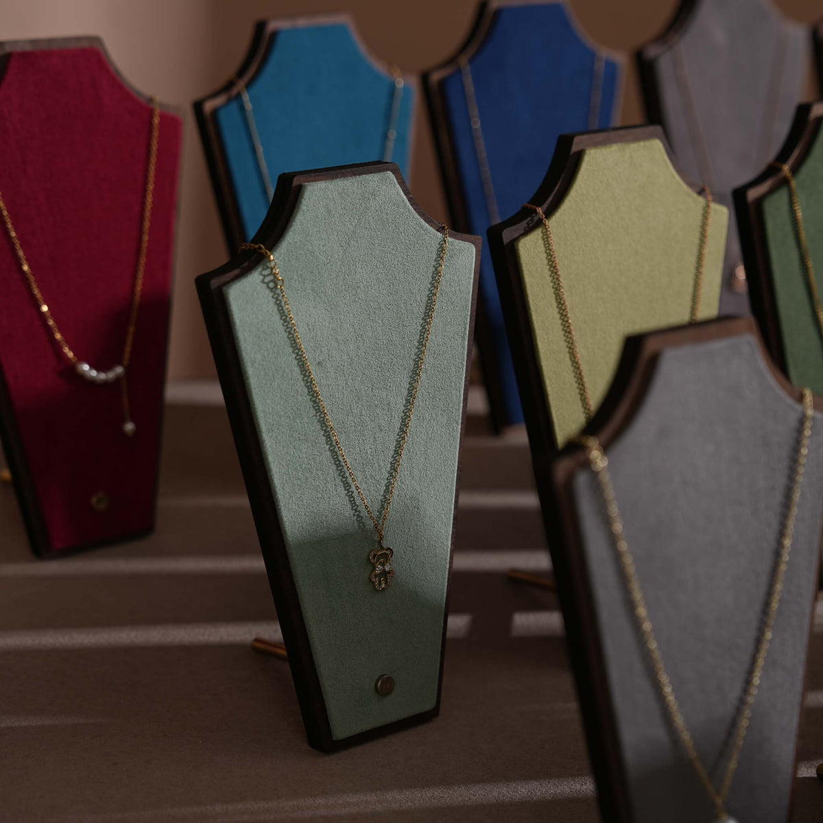 Silhouette Necklace Display Stand — 22 Colors