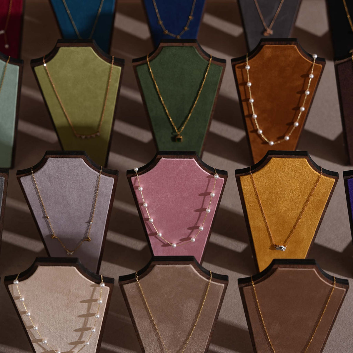 Silhouette Necklace Display Stand — 22 Colors
