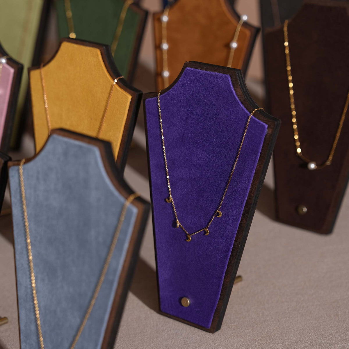 Silhouette Necklace Display Stand — 22 Colors