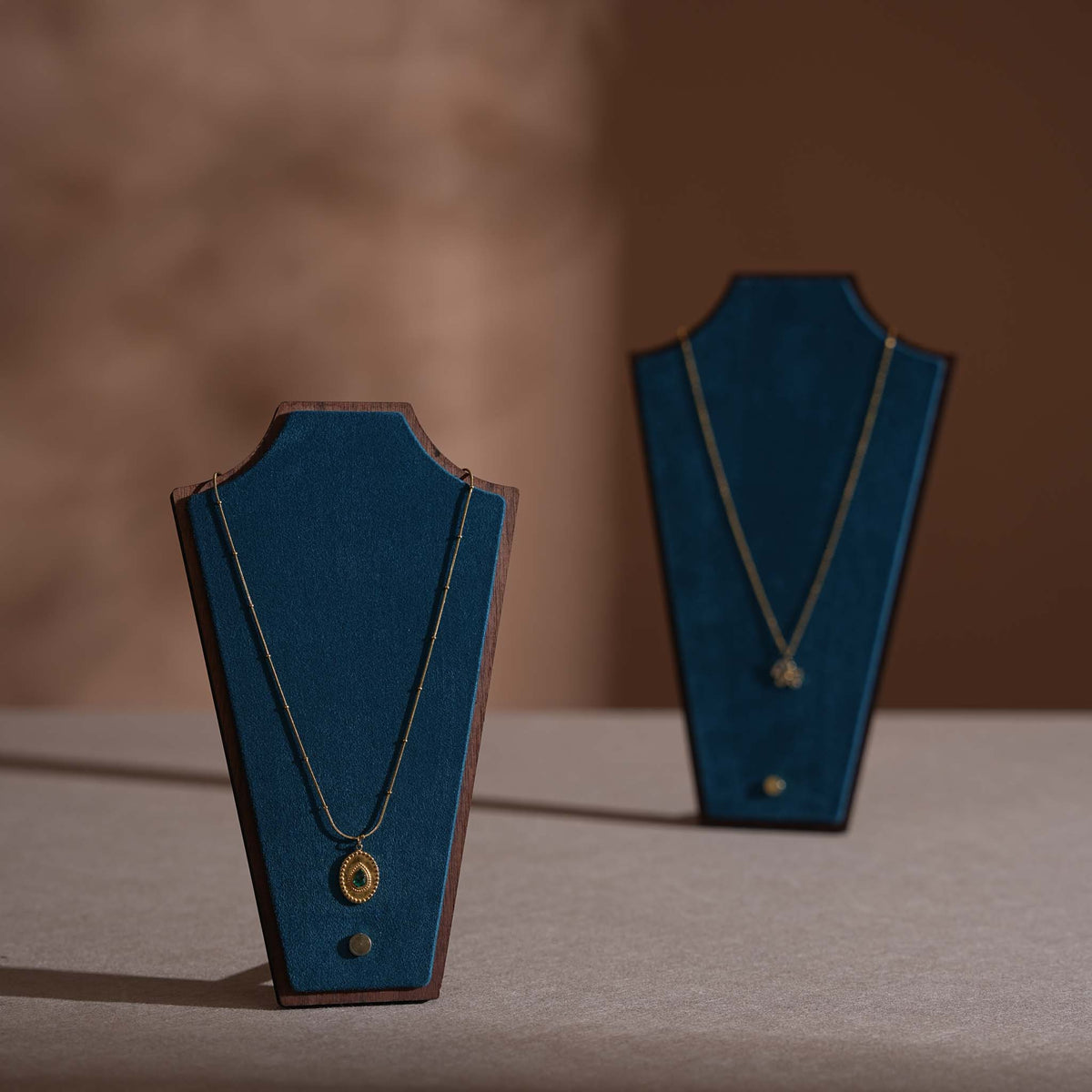 Silhouette Necklace Display Stand — 22 Colors