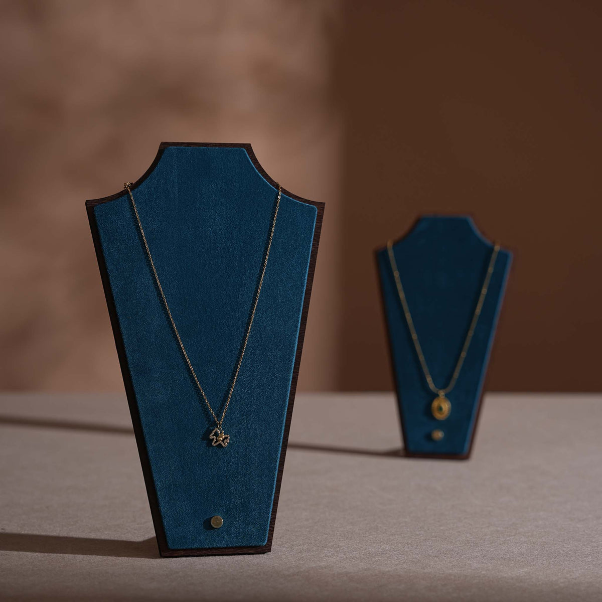 Silhouette Necklace Display Stand — 22 Colors