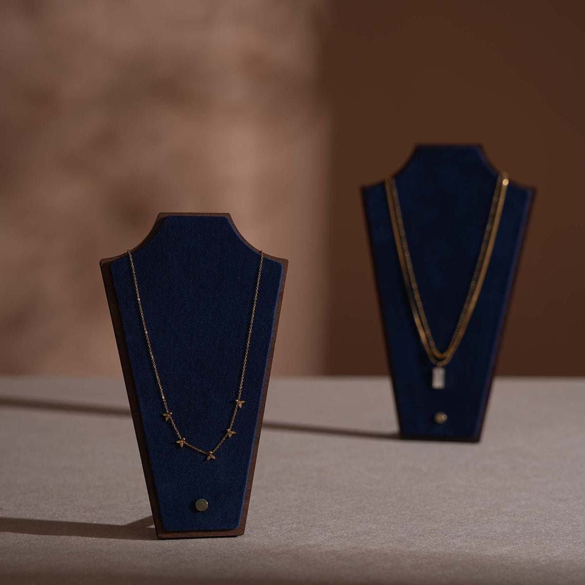 Silhouette Necklace Display Stand — 22 Colors