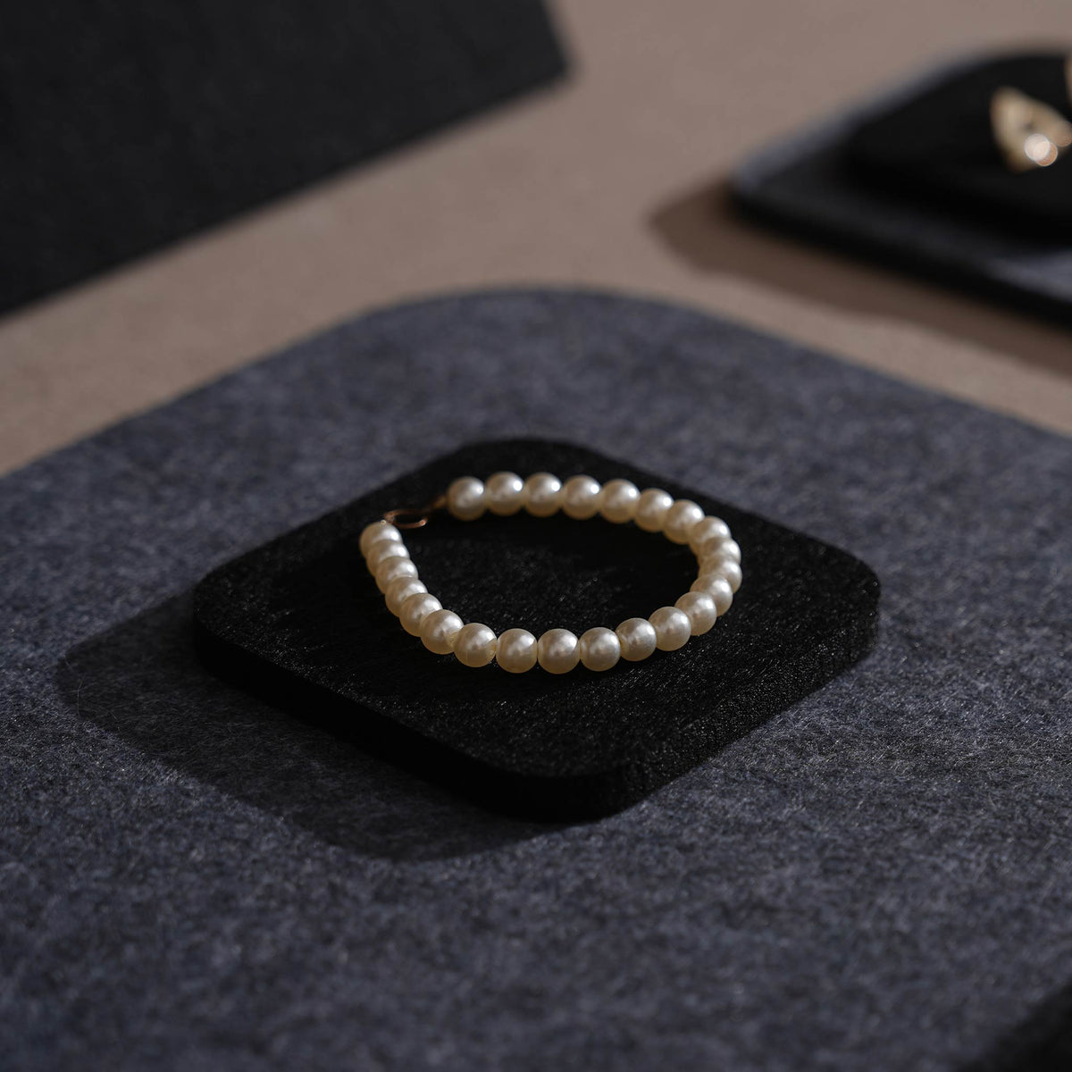 Black and Grey Felt 10-Piece Jewelry Display Set