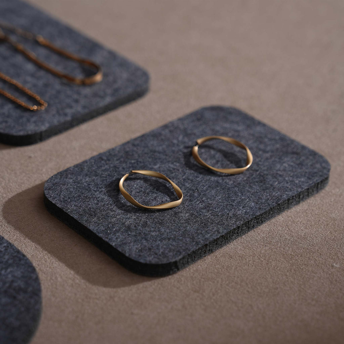 Black and Grey Felt 10-Piece Jewelry Display Set