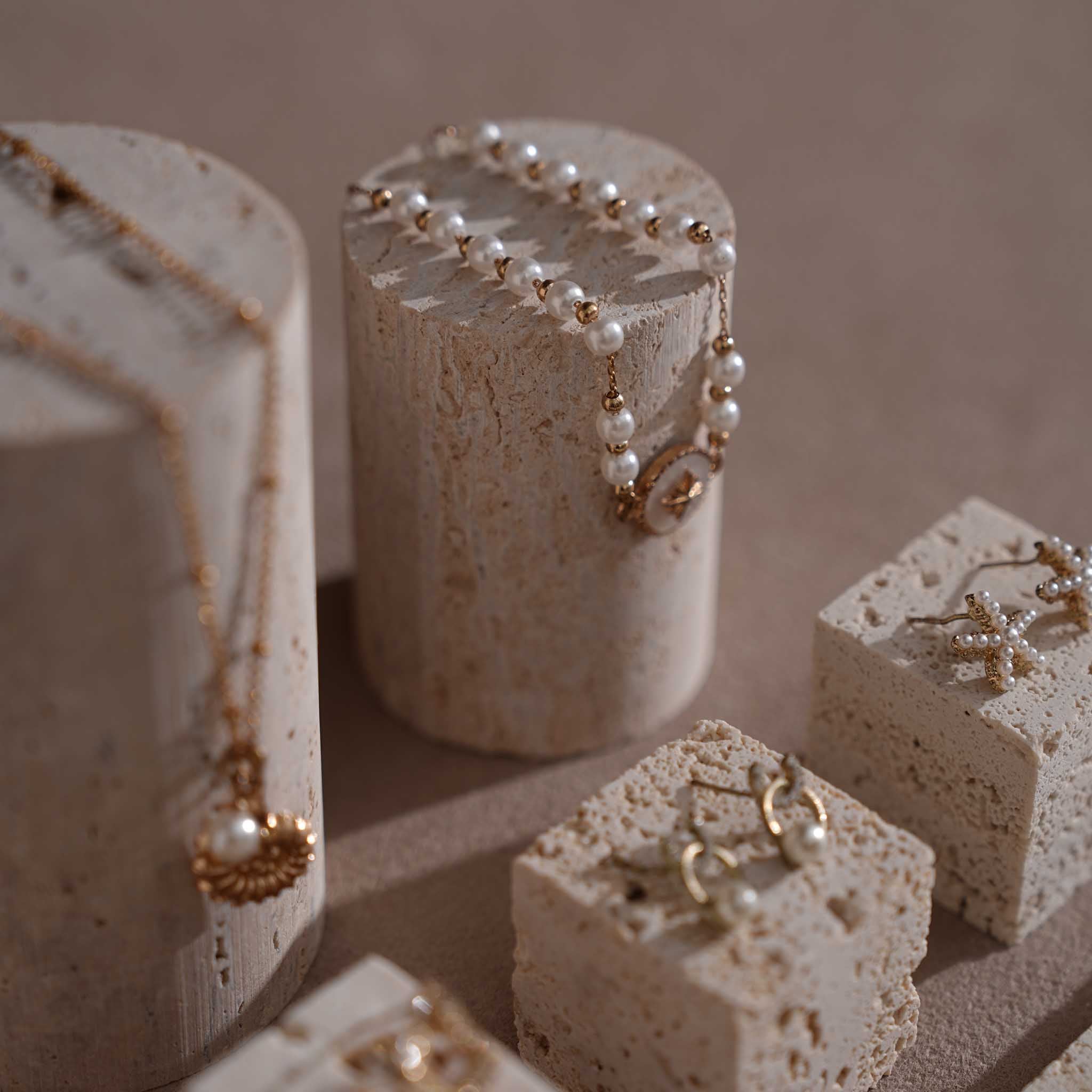 Yellow Travertine & Brass Jewelry Display Set | 11 Pieces
