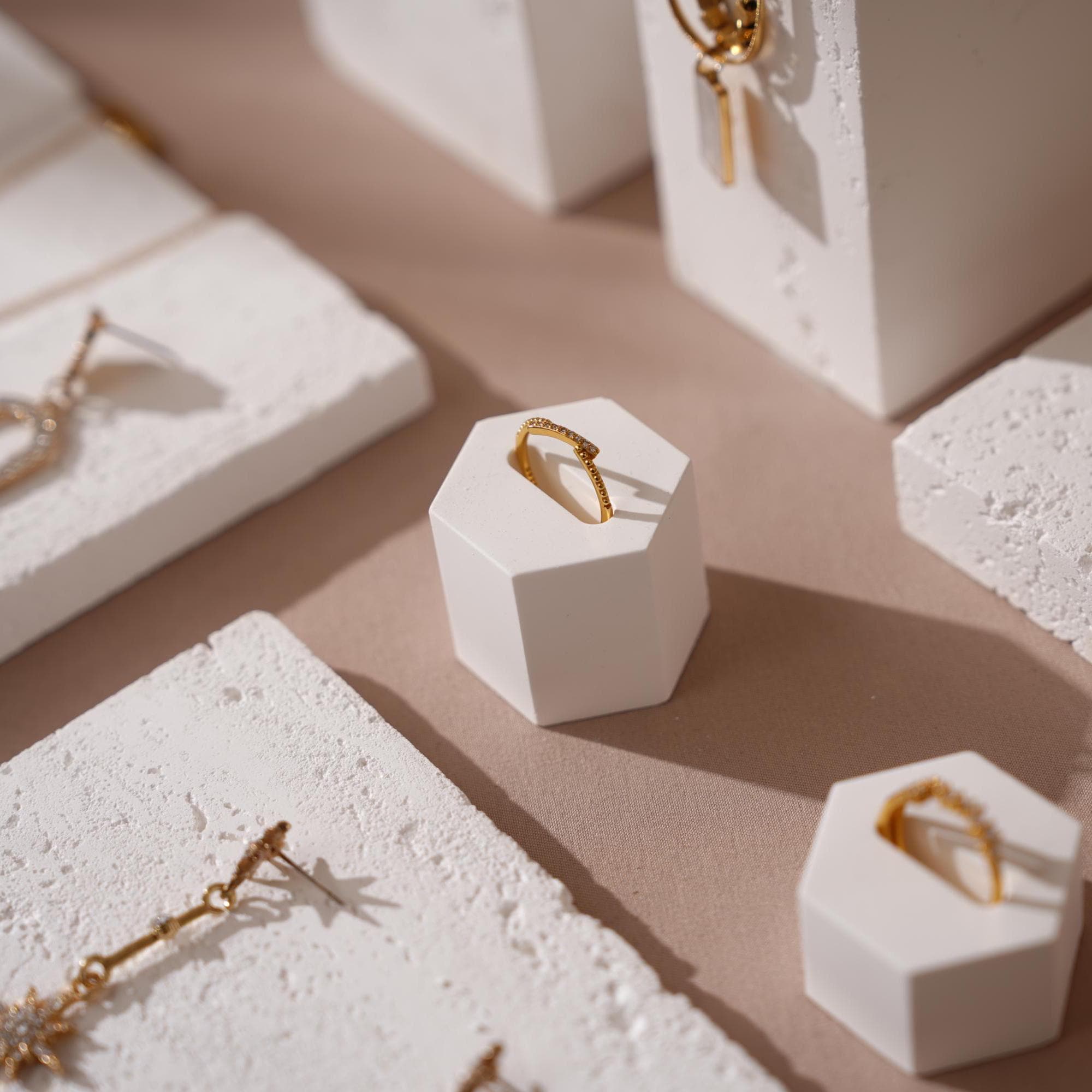 Elegant Gypsum Jewelry Display