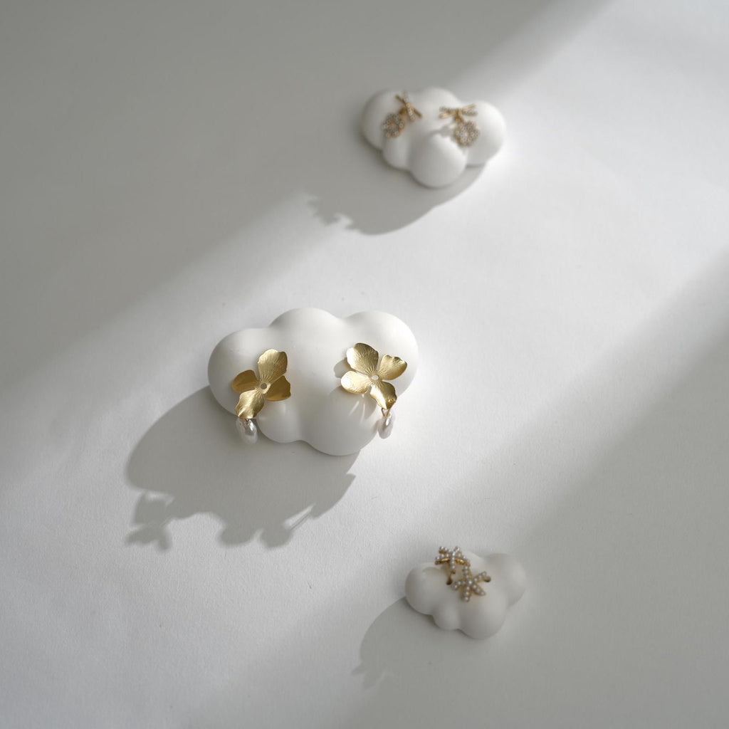 Gypsum Cloud Earring Display Holder: Stud Stand Dish