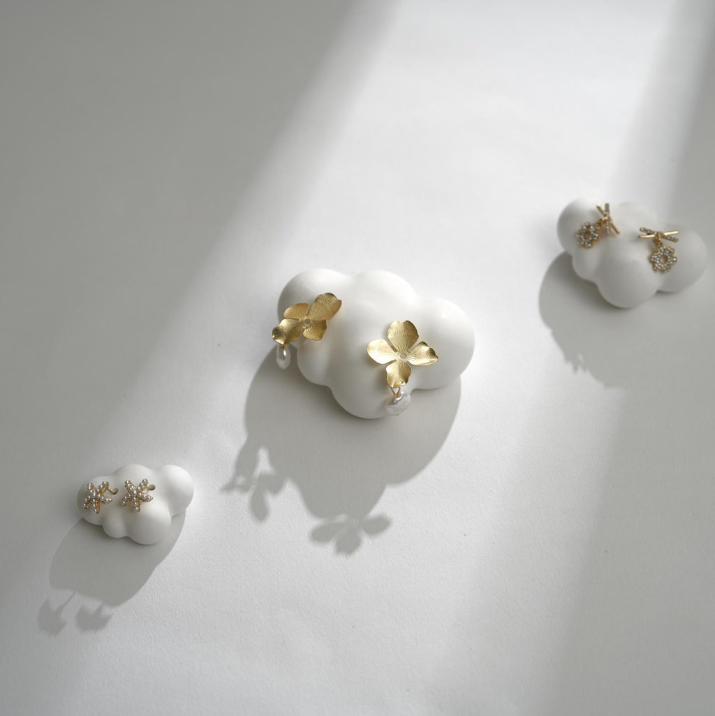 Gypsum Cloud Earring Display Holder: Stud Stand Dish