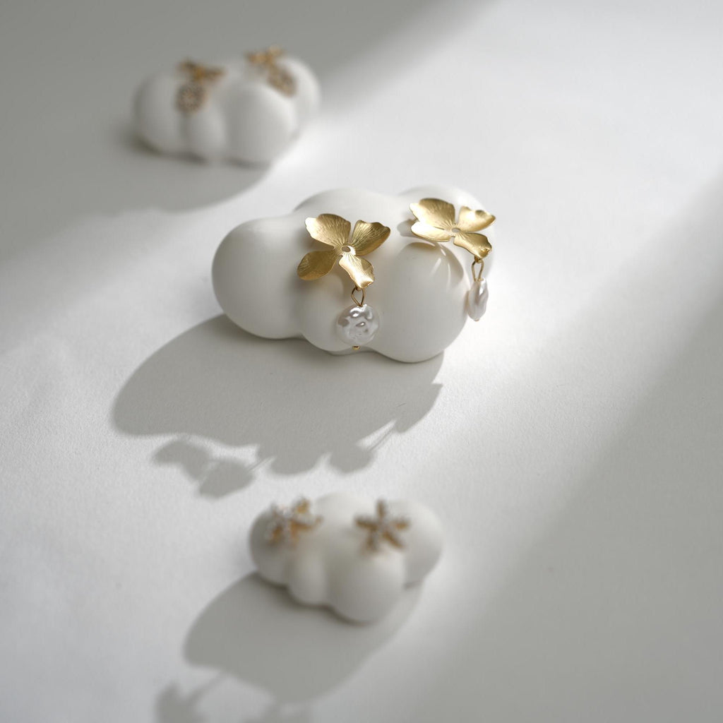 Gypsum Cloud Earring Display Holder: Stud Stand Dish