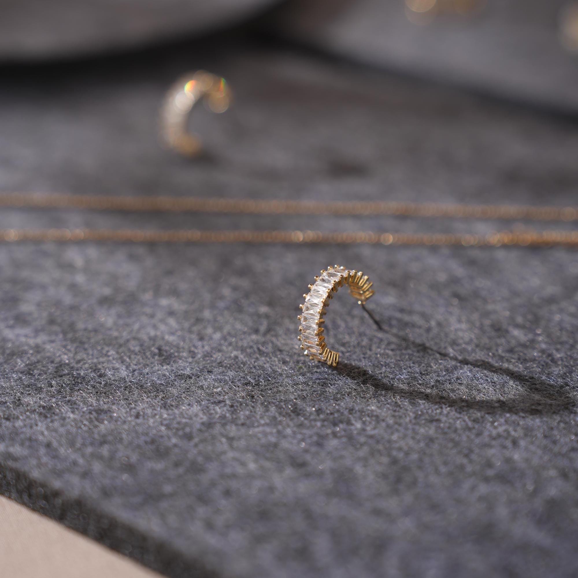 Gray Felt Jewelry Display Set: Necklace, Ring, Earring Showcase