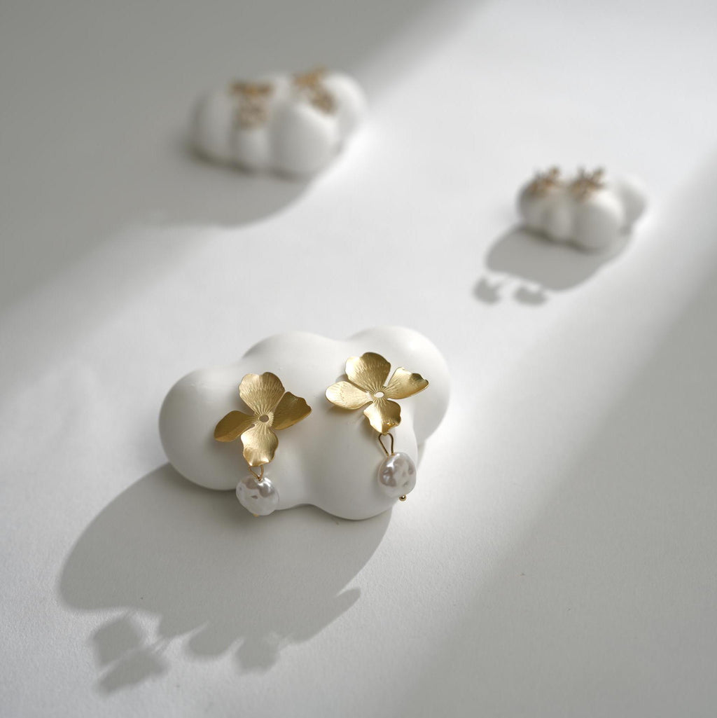 Gypsum Cloud Earring Display Holder: Stud Stand Dish