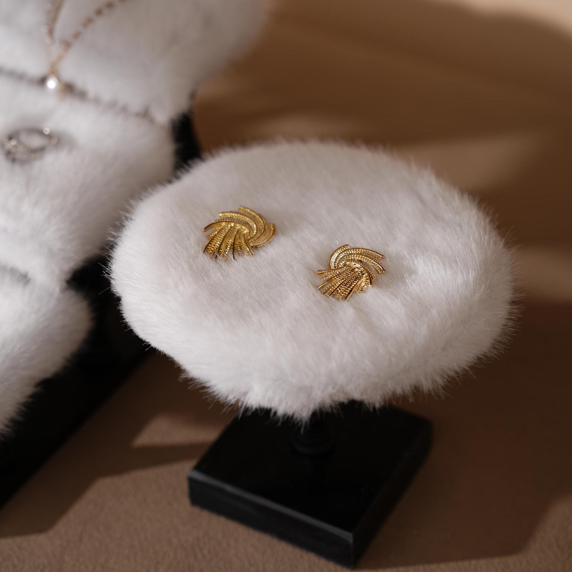 Faux Fur Jewelry Display Set: Boutique Showcase Organizer