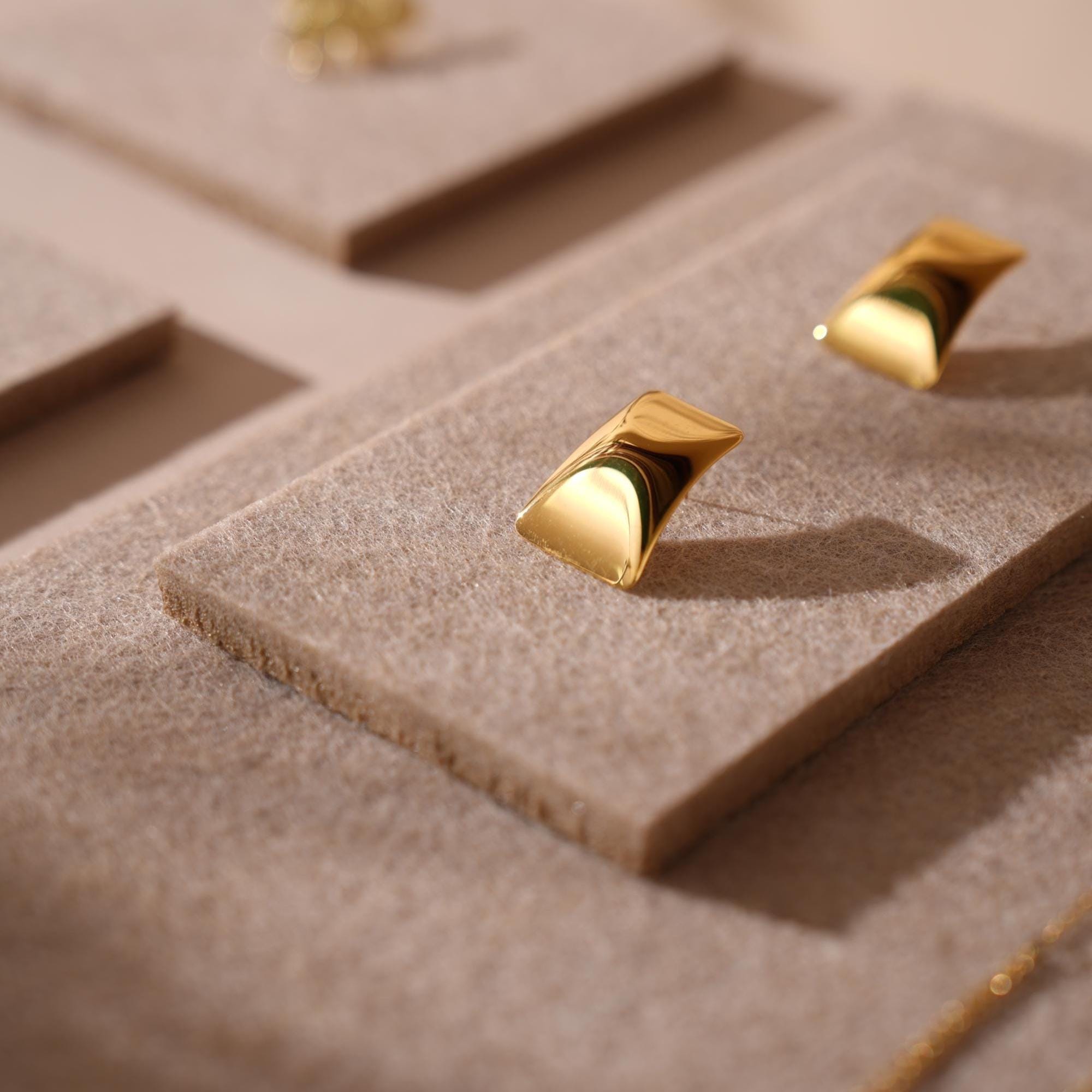 Beige Felt Jewelry Display Set