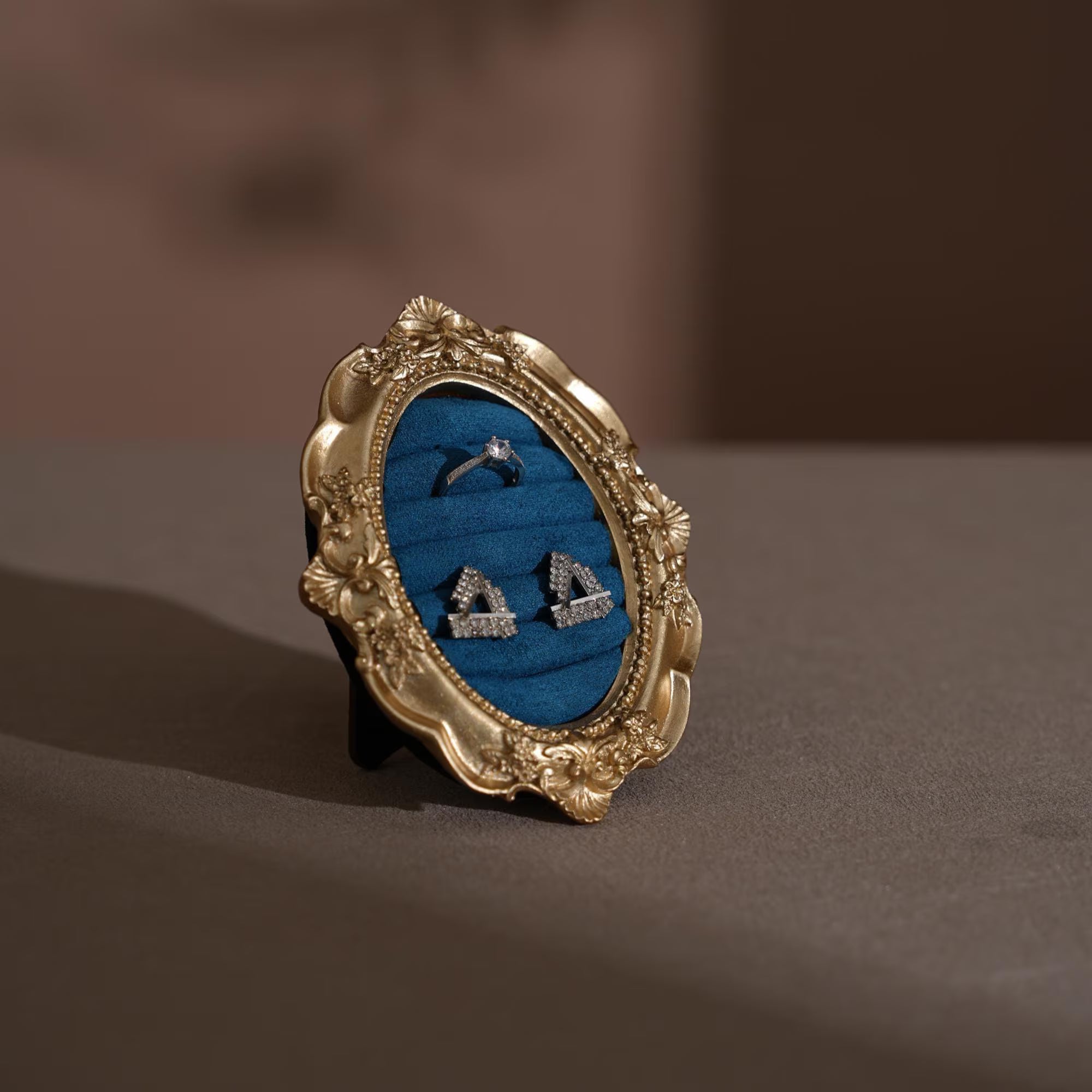 Rococo Artisan Ring Display