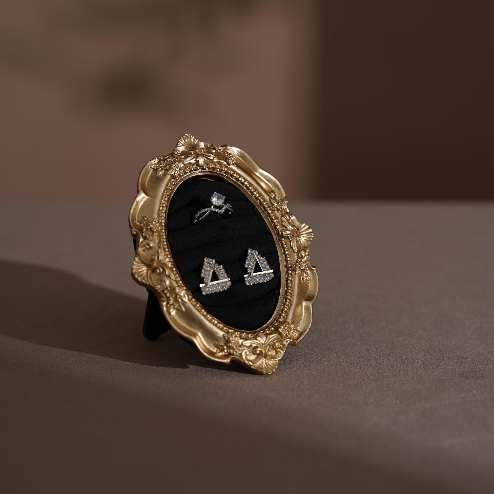 Rococo Artisan Ring Display