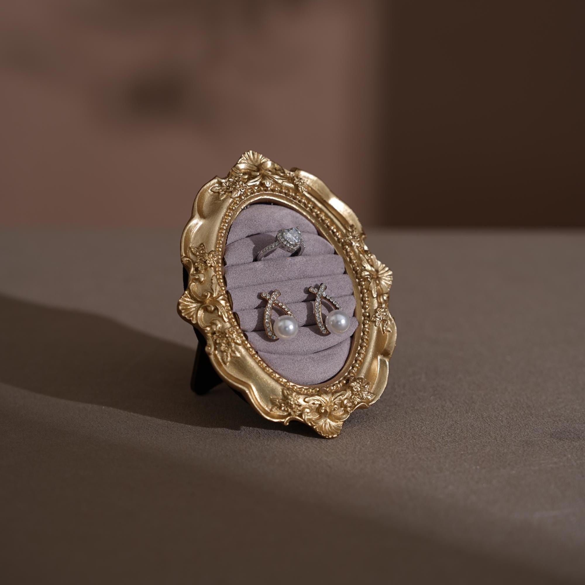 Rococo Artisan Ring Display