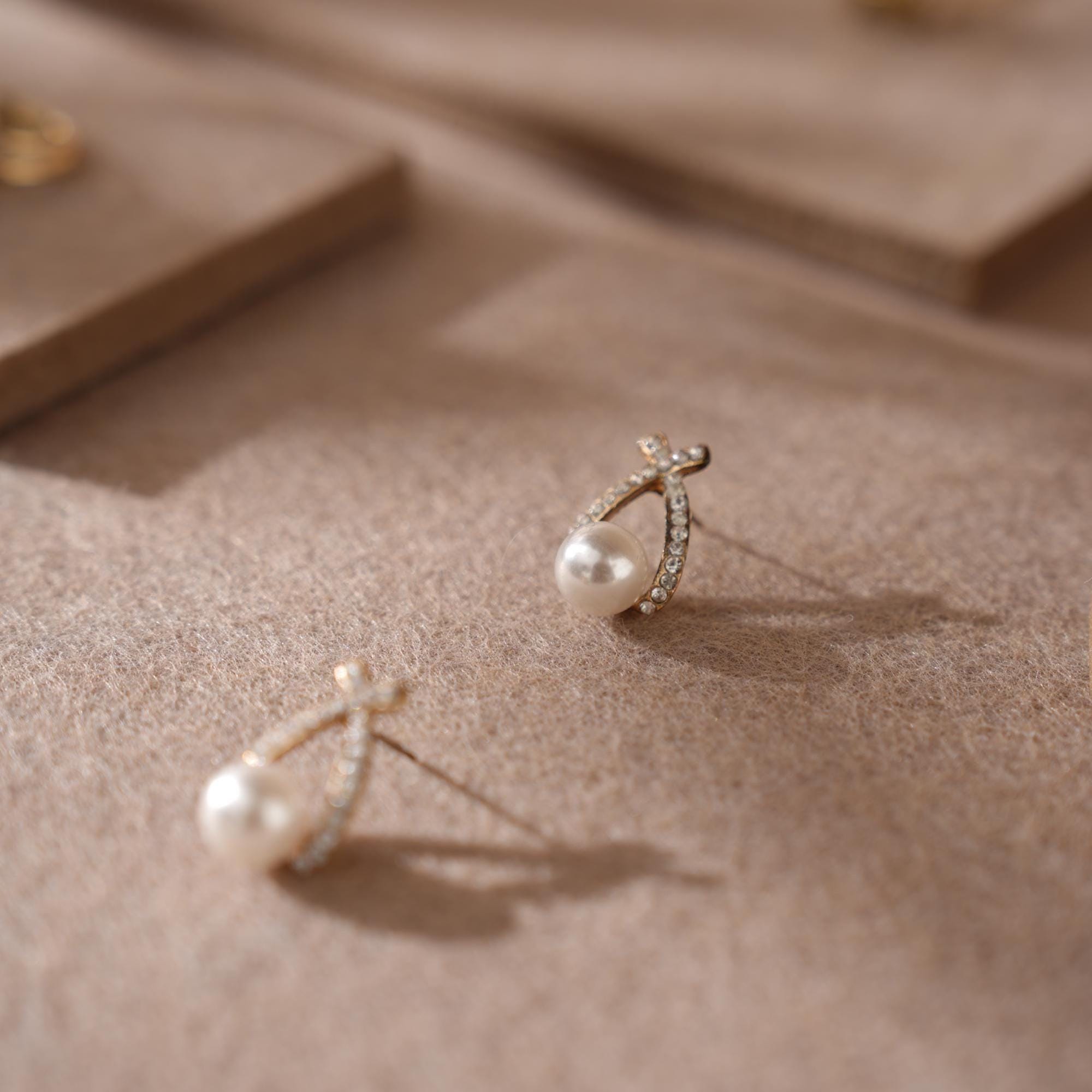 Beige Felt Jewelry Display Set