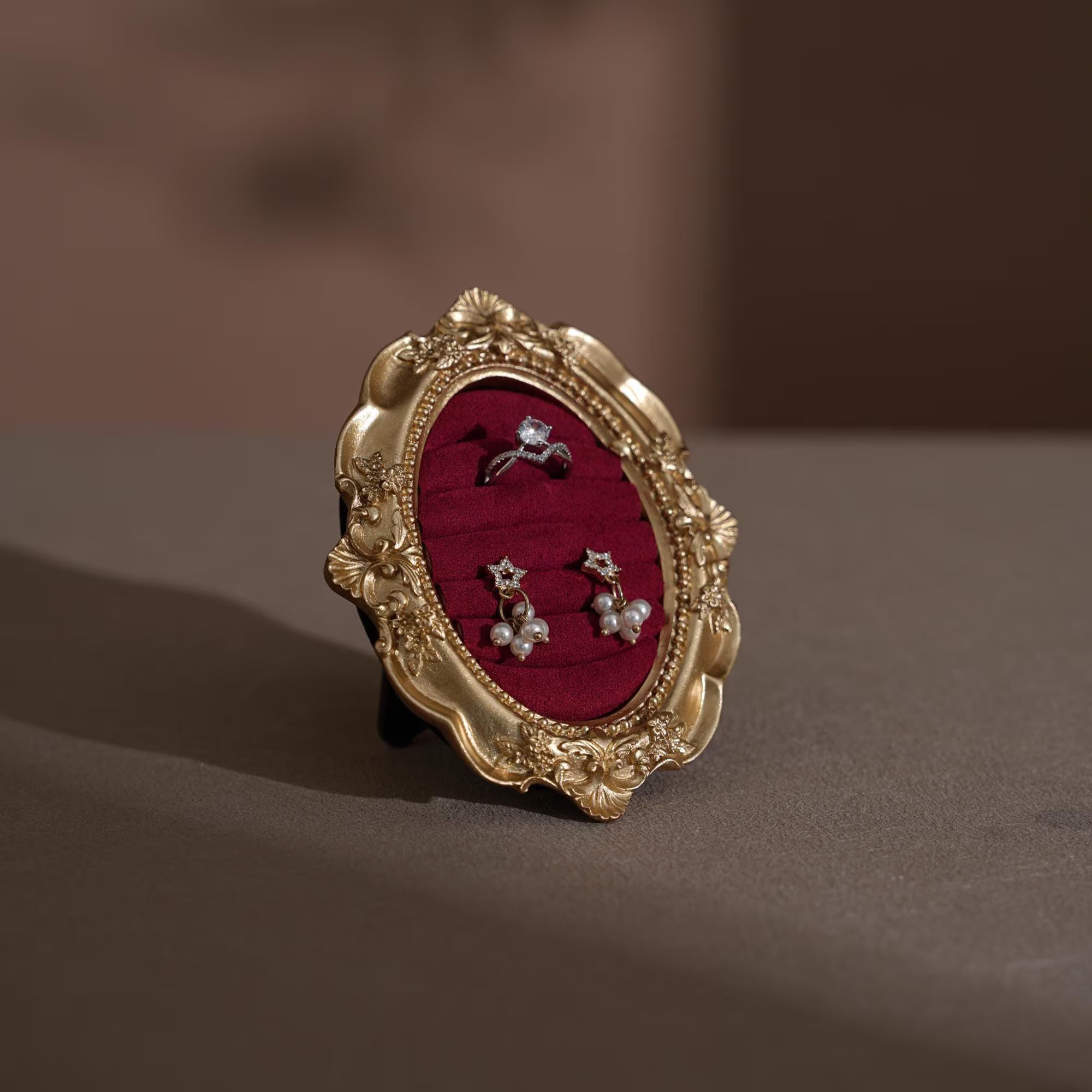 Rococo Artisan Ring Display