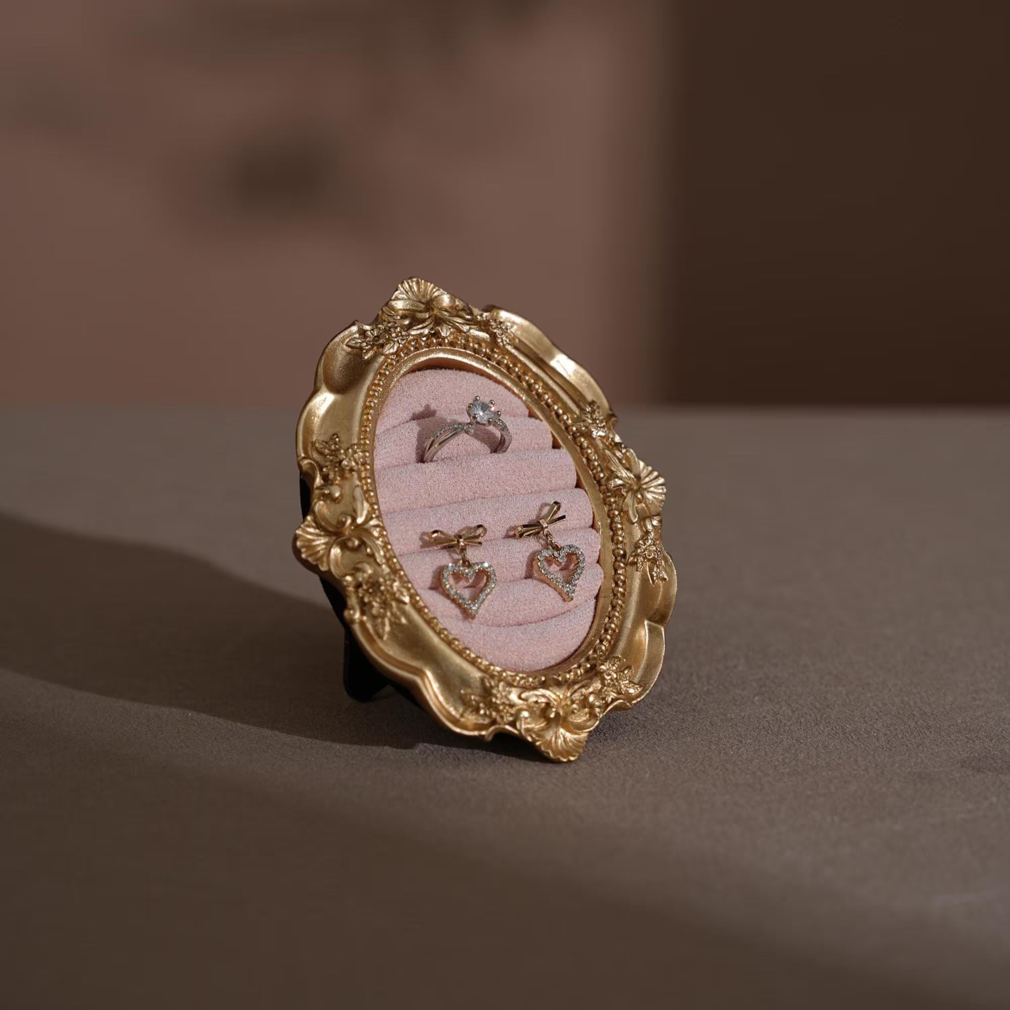 Rococo Artisan Ring Display