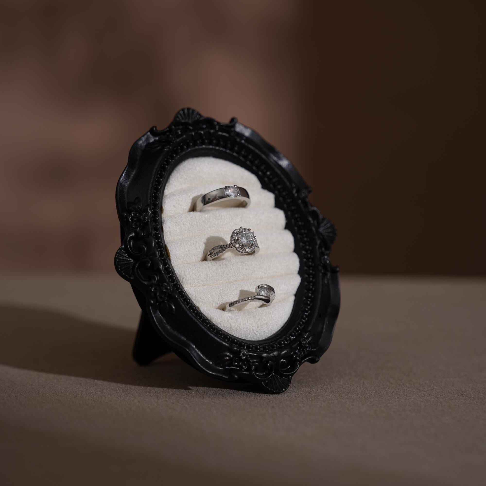 Oval Rococo Ring Display Frame