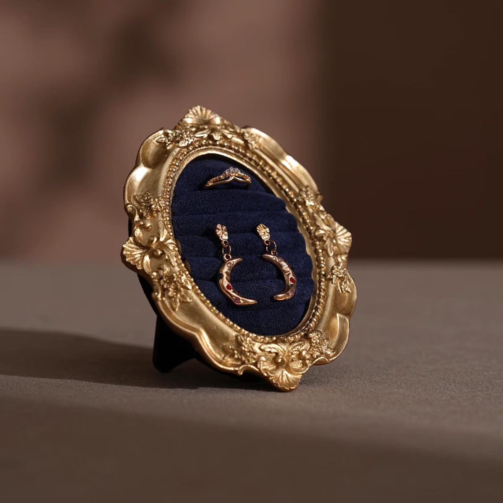 Rococo Artisan Ring Display