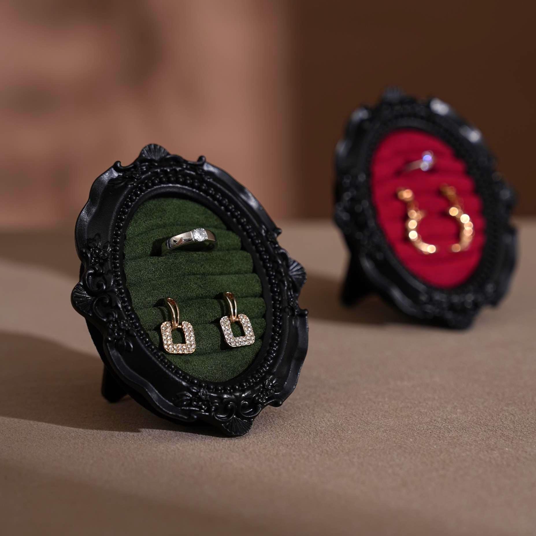 Oval Rococo Ring Display Frame