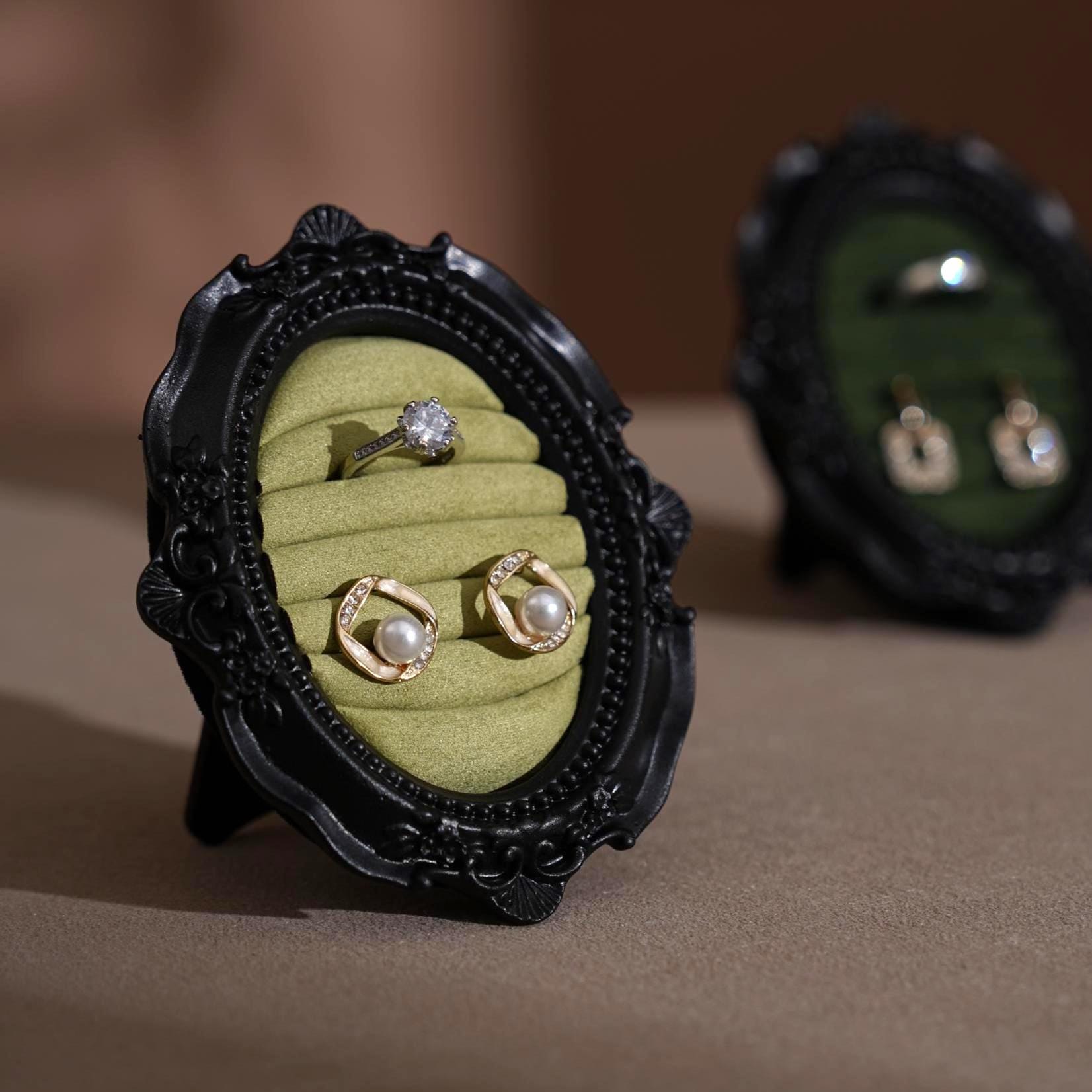 Oval Rococo Ring Display Frame