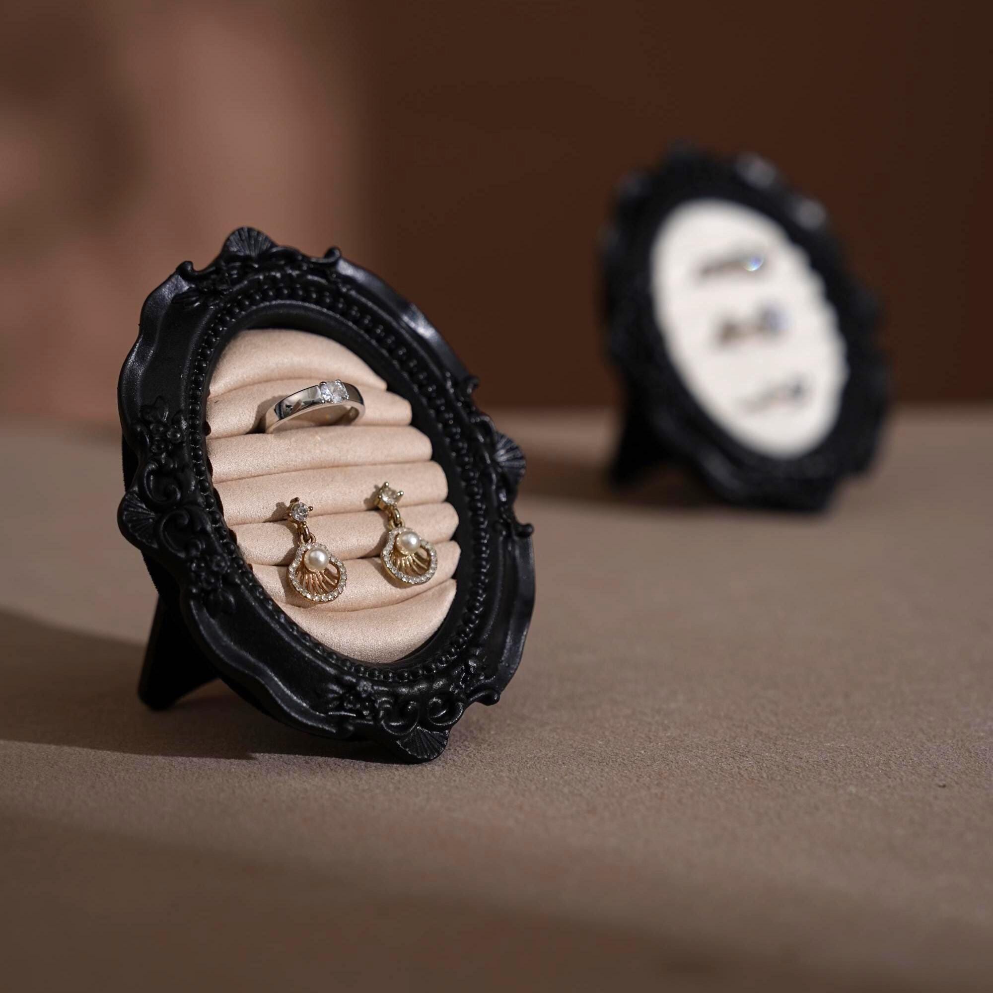 Rococo-Style Black Ring Stand