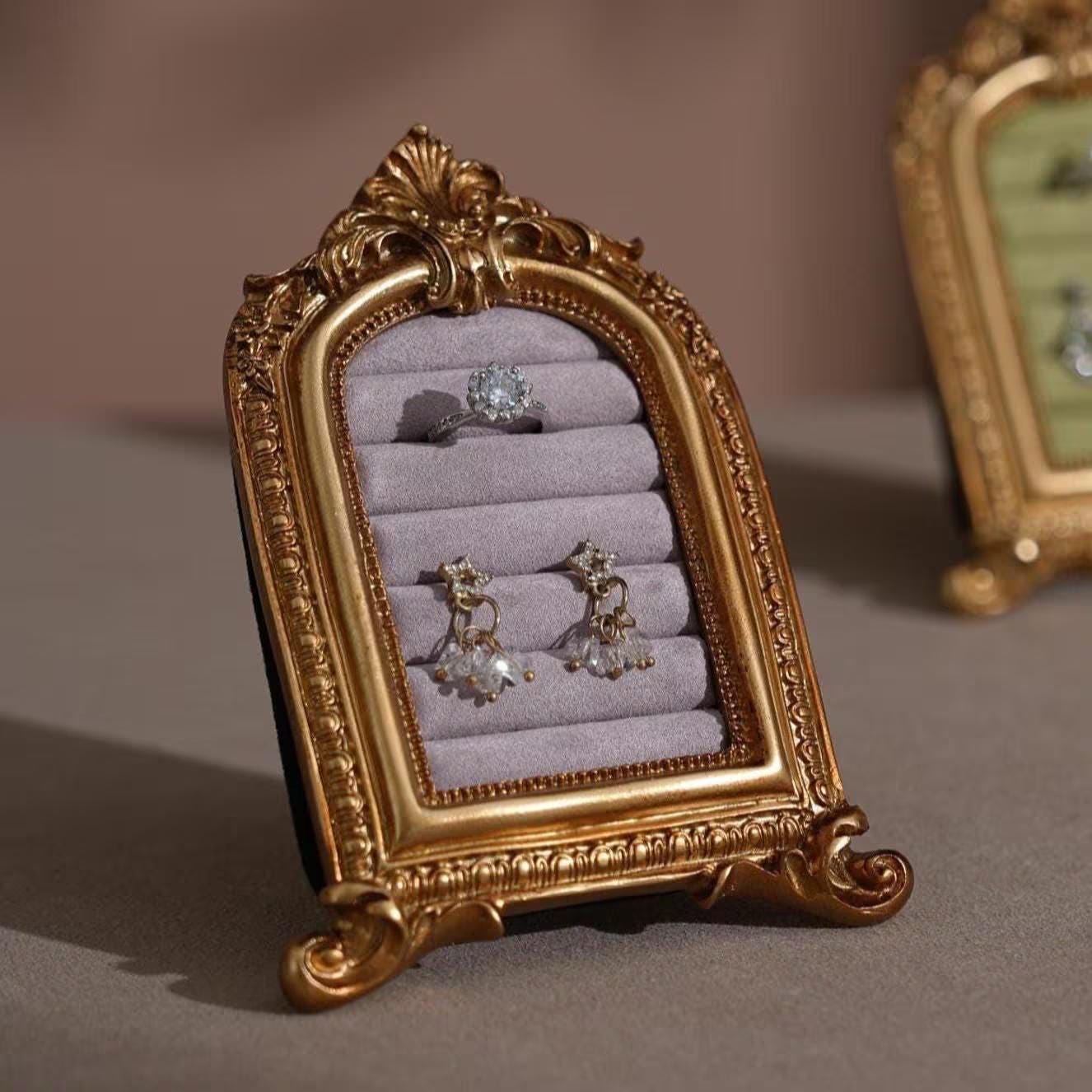 Lucky Clover Rococo Ring Stand