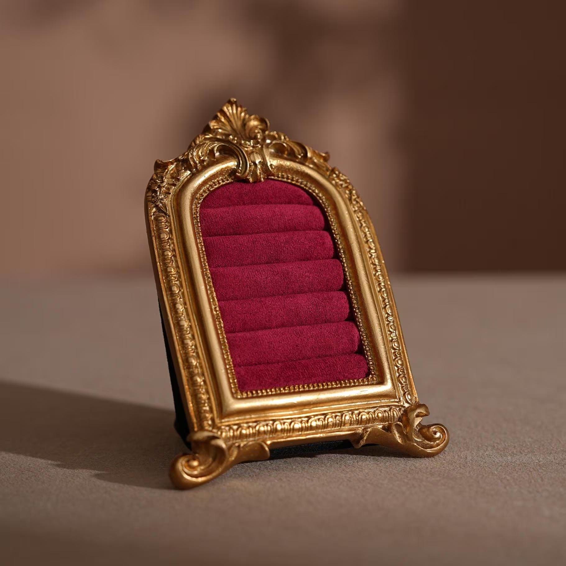 Lucky Clover Rococo Ring Stand