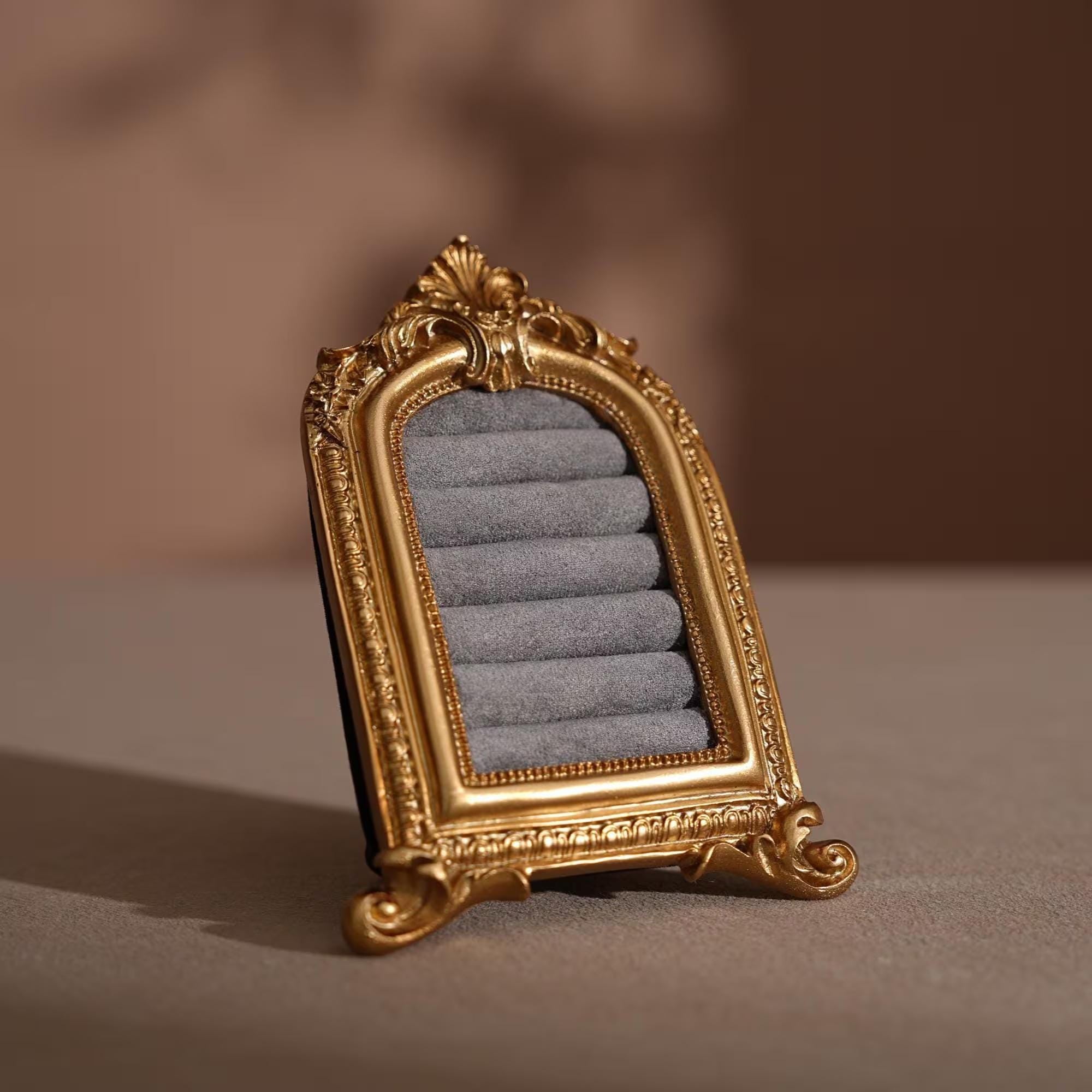 Lucky Clover Rococo Ring Stand