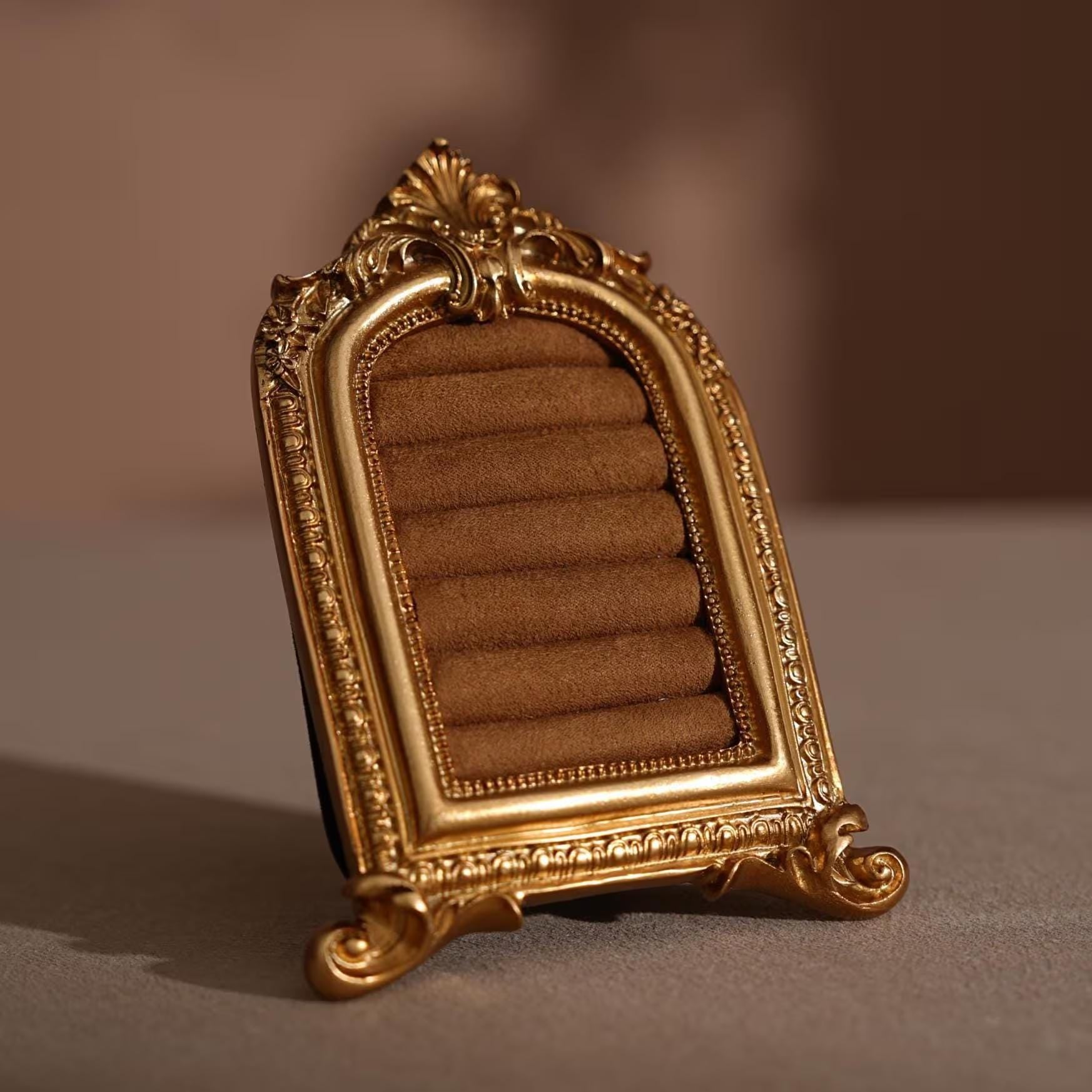 Lucky Clover Rococo Ring Stand