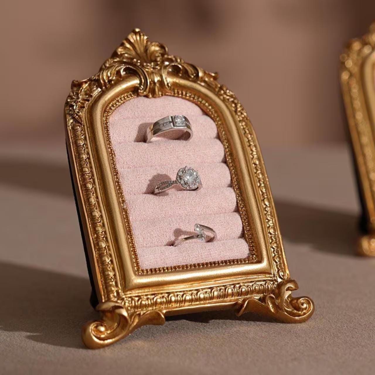 Lucky Clover Rococo Ring Stand