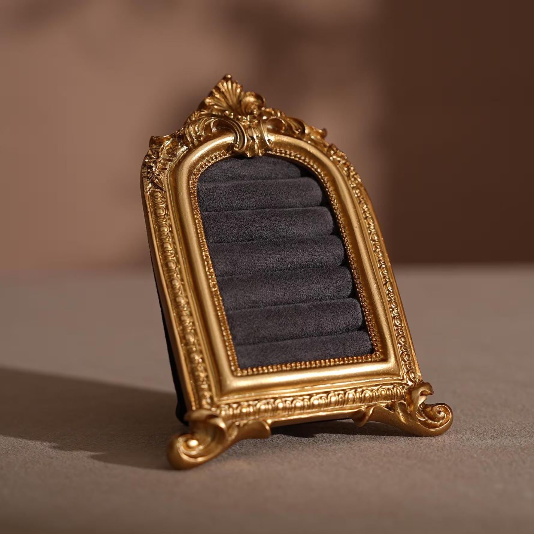 Lucky Clover Rococo Ring Stand