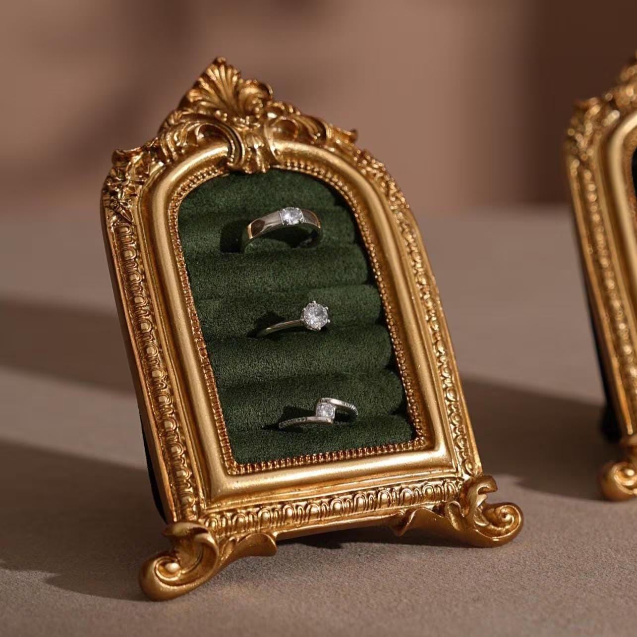 Lucky Clover Rococo Ring Stand