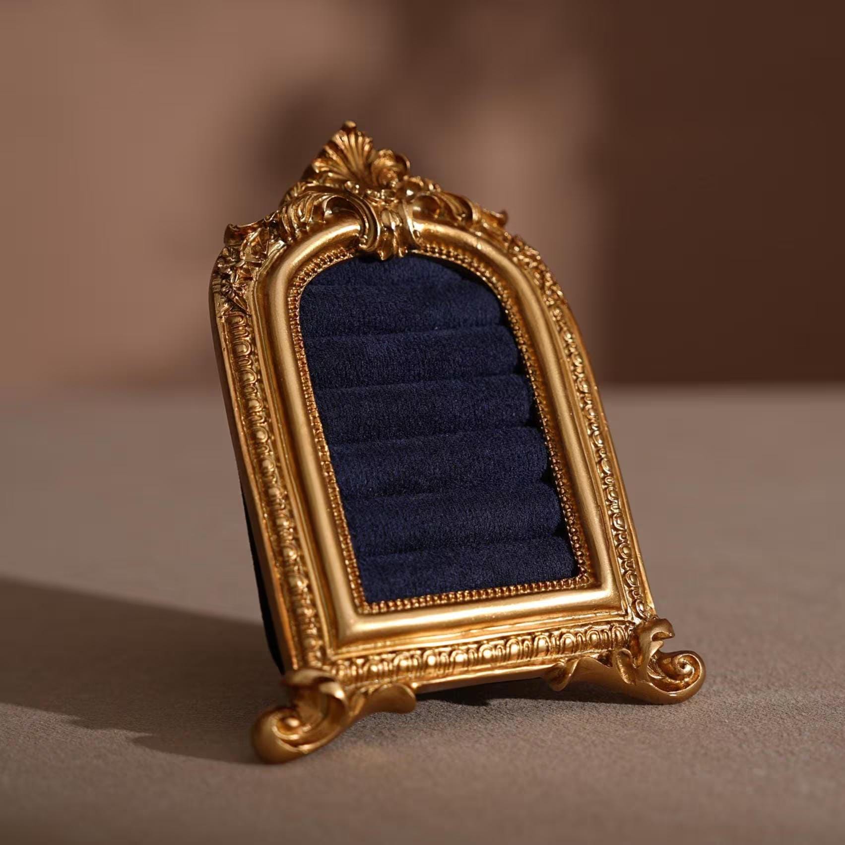 Lucky Clover Rococo Ring Stand