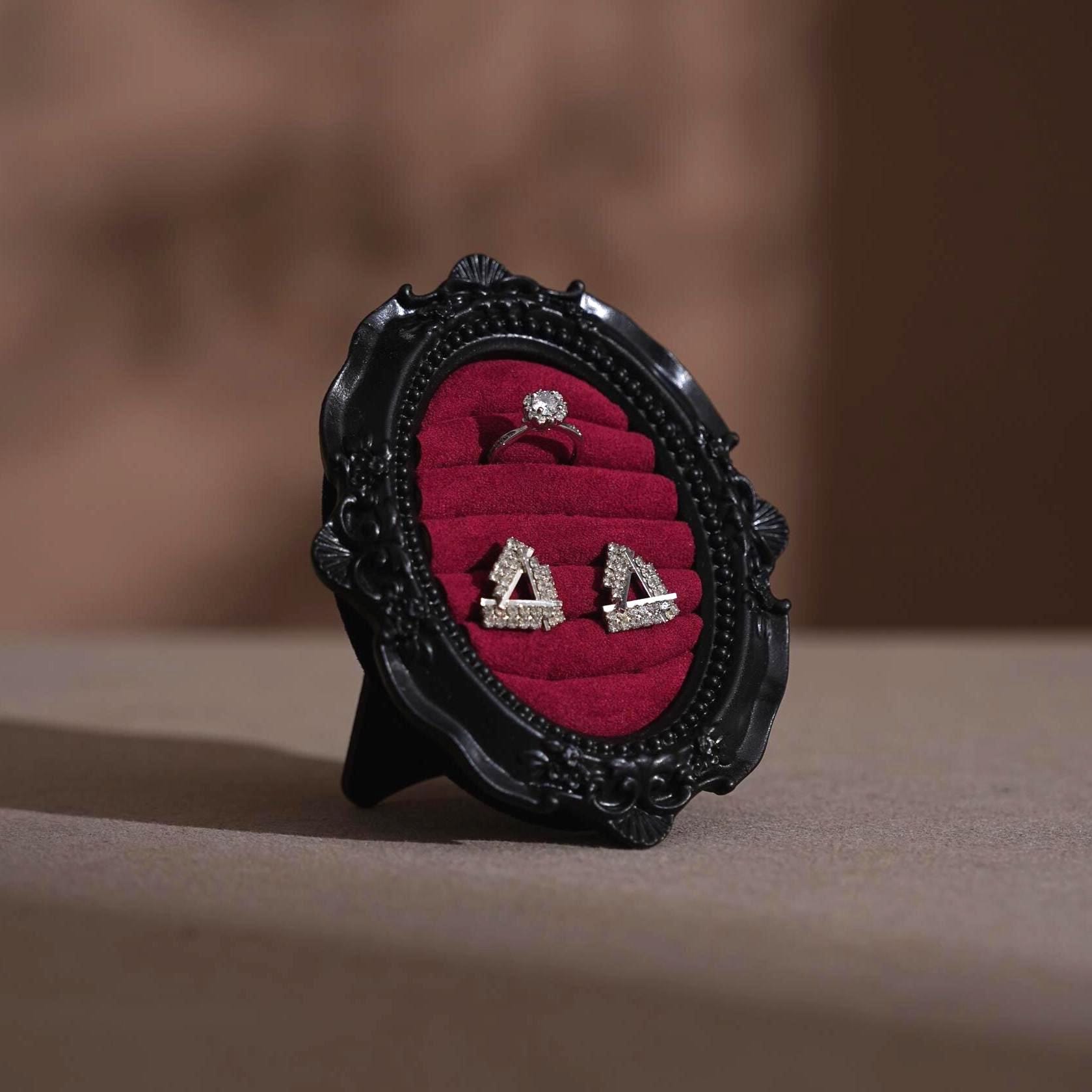 Rococo-Style Black Ring Stand