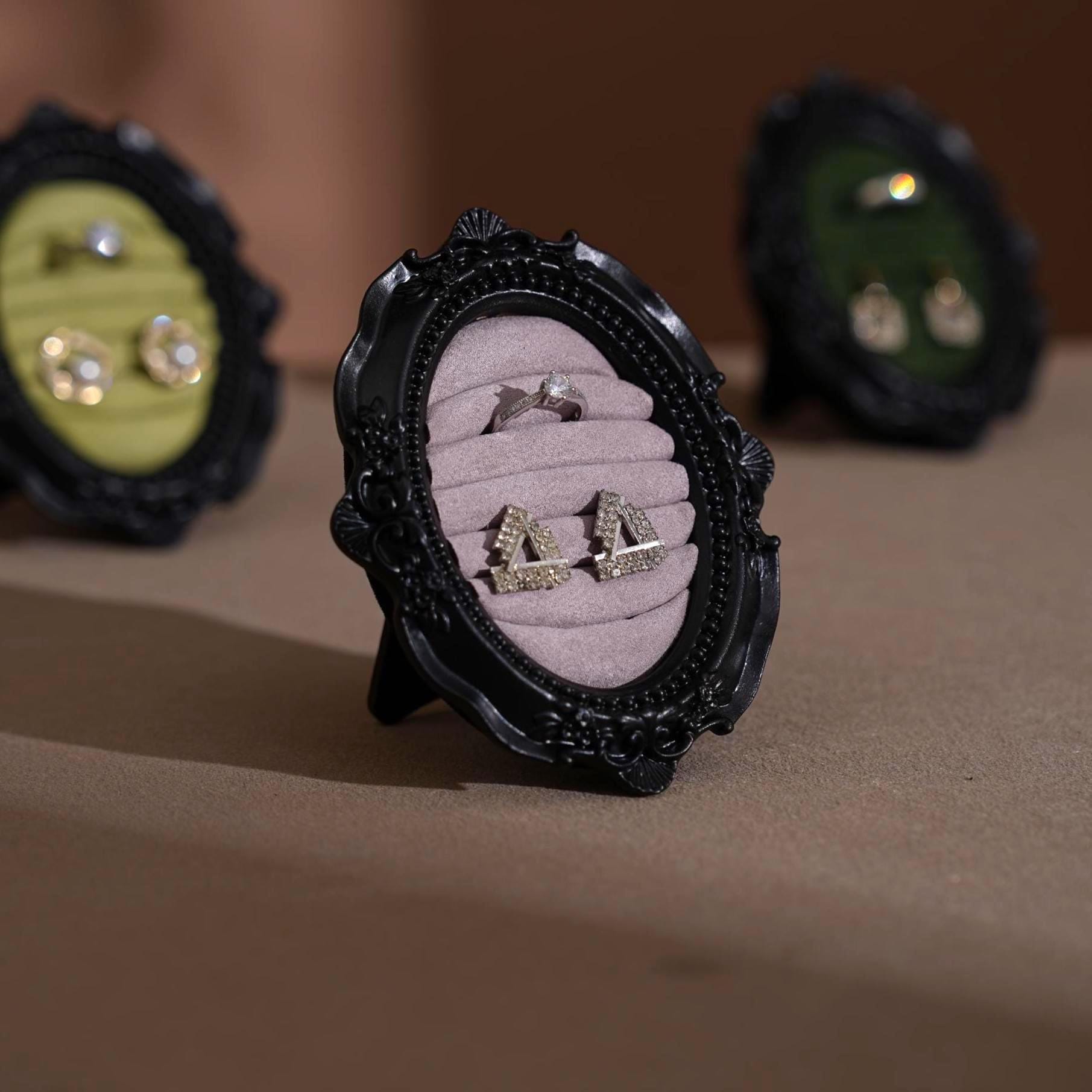 Rococo-Style Black Ring Stand