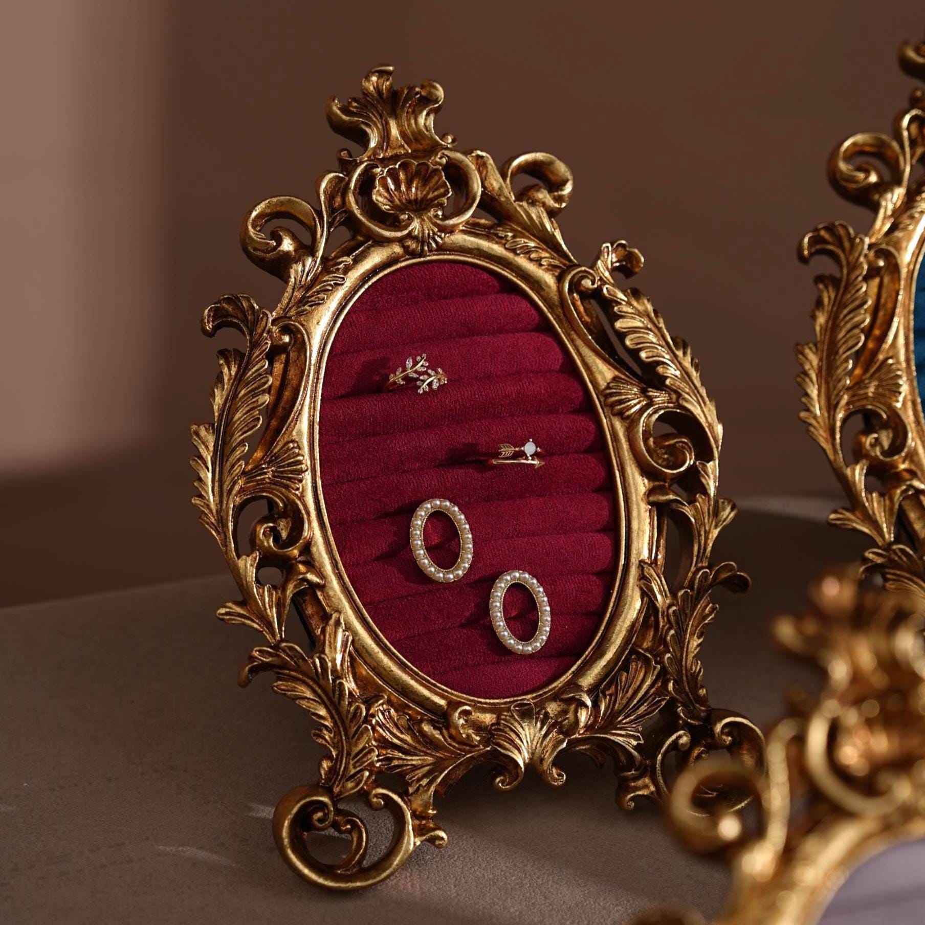 Vintage Inspired Ring Display Frame