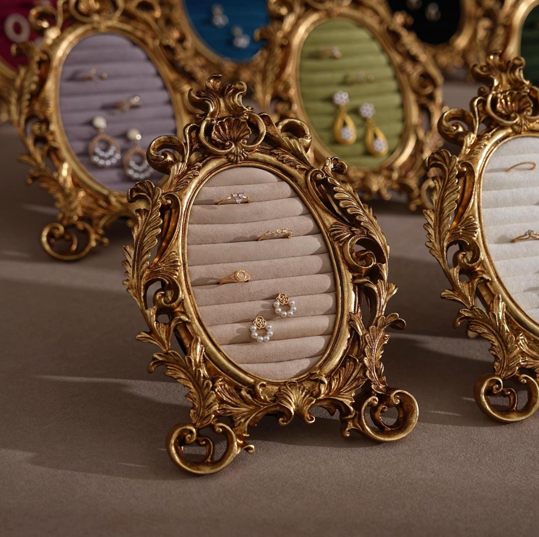 Vintage Inspired Ring Display Frame