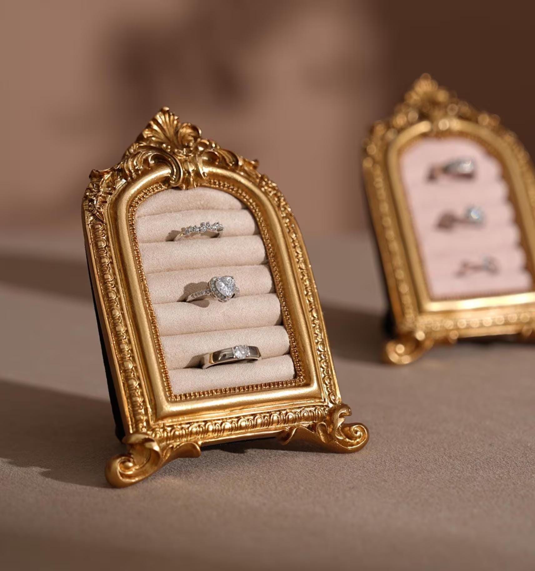 Lucky Clover Rococo Ring Stand