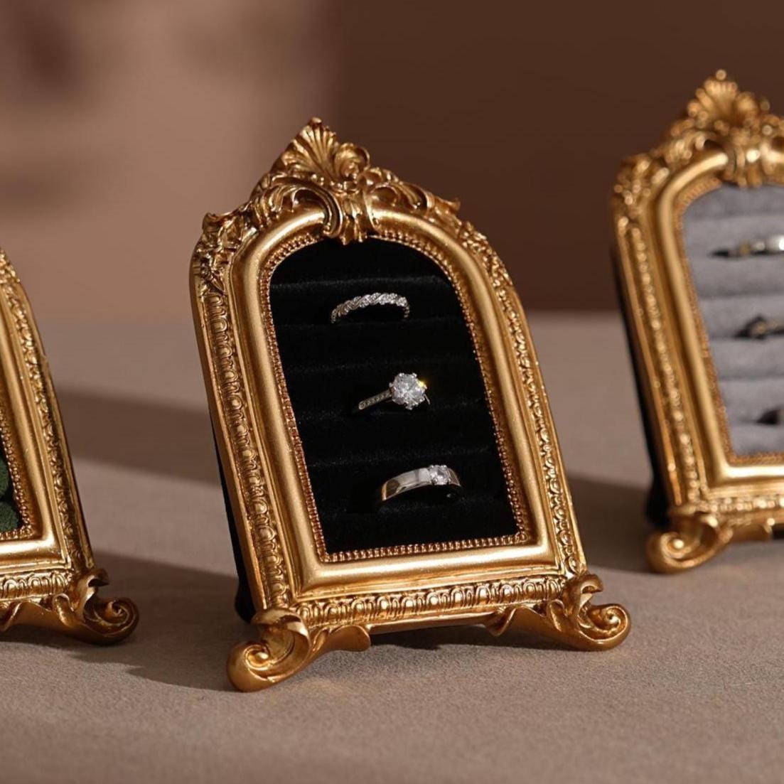 Lucky Clover Rococo Ring Stand